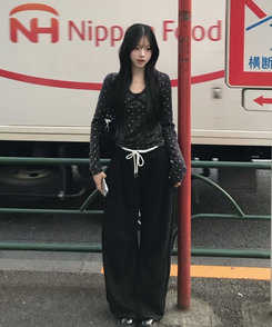 フラワーVネックTシャツ CHARCOAL