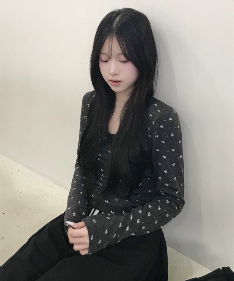 플라워 브이넥 긴팔티셔츠 차콜