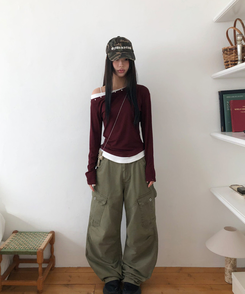 アンバランススタッドワンショルTシャツ(5color) BURGUNDY