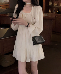 리치 초커세트 주름 콩단추 미니 원피스 크림