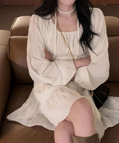 리치 초커세트 주름 콩단추 미니 원피스 크림