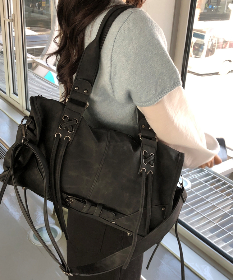 グロウベルトスショルダーバッグ BLACK