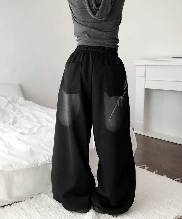 페티 브러쉬 워싱 레터링 스트링 와이드 밴딩 트레이닝 팬츠 블랙