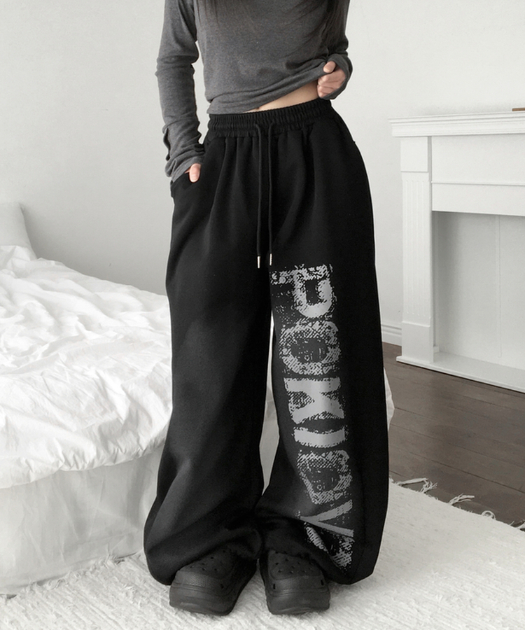 페티 브러쉬 워싱 레터링 스트링 와이드 밴딩 트레이닝 팬츠 블랙