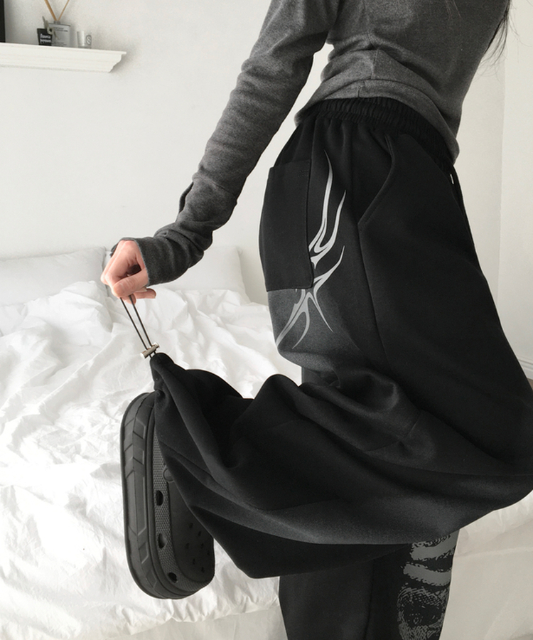 페티 브러쉬 워싱 레터링 스트링 와이드 밴딩 트레이닝 팬츠 블랙