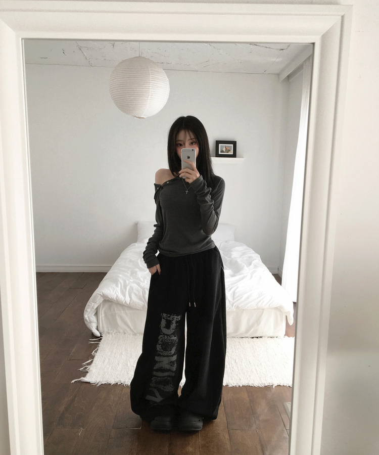 페티 브러쉬 워싱 레터링 스트링 와이드 밴딩 트레이닝 팬츠 블랙