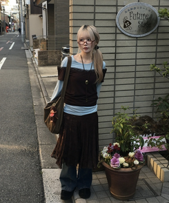 レイヤード風デザイントップス BROWN