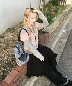 프릴 언밸런스 미디스커트 블랙