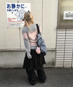 프릴 언밸런스 미디스커트 블랙