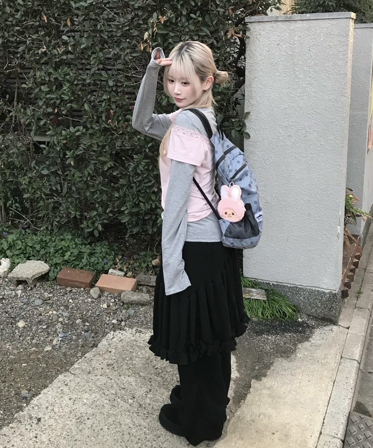 프릴 언밸런스 미디스커트 블랙