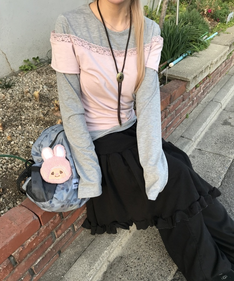 프릴 언밸런스 미디스커트 블랙