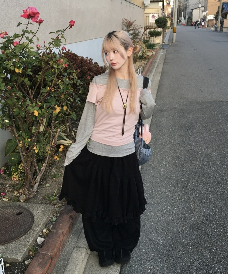 프릴 언밸런스 미디스커트 블랙