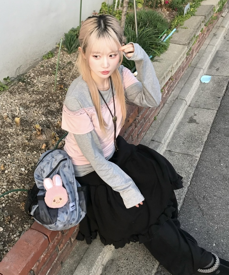 프릴 언밸런스 미디스커트 블랙