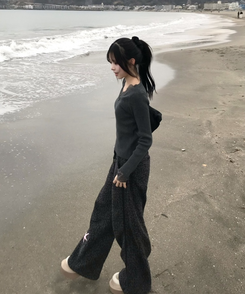 レースデザインVネックニット CHARCOAL