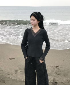 レースデザインVネックニット CHARCOAL