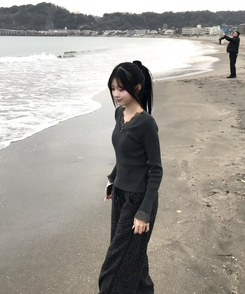 レースデザインVネックニット CHARCOAL