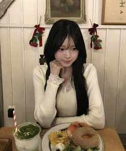 レースデザインVネックニット IVORY