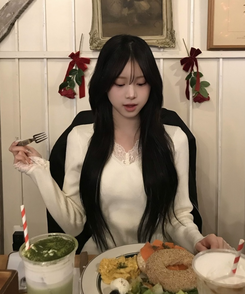 レースデザインVネックニット IVORY