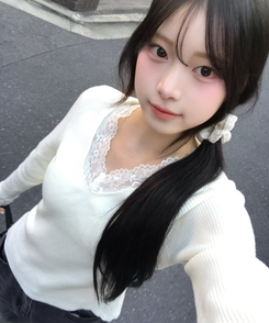 レースデザインVネックニット IVORY