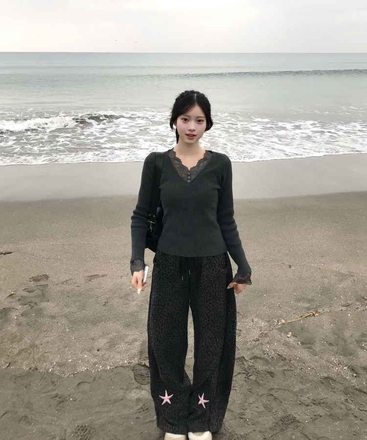 レースデザインVネックニット CHARCOAL