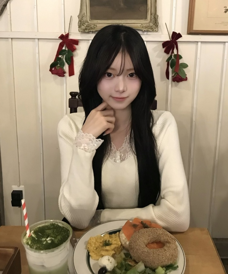 レースデザインVネックニット IVORY