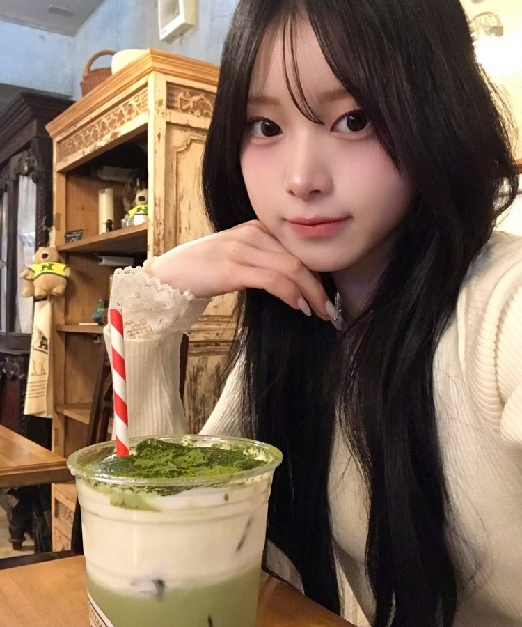 レースデザインVネックニット IVORY