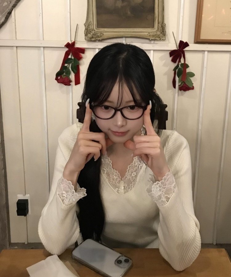 レースデザインVネックニット IVORY