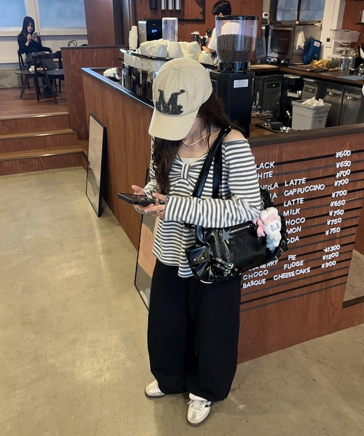 벨트 포인트 숄더백 블랙