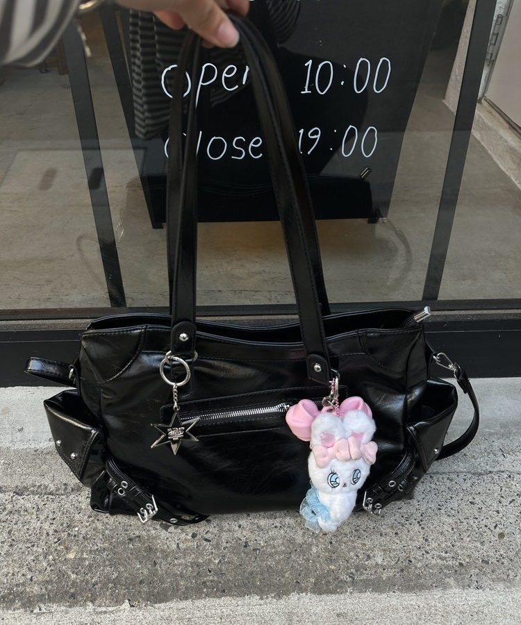 벨트 포인트 숄더백 블랙