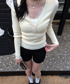 レースレイヤード Vネックニット BEIGE