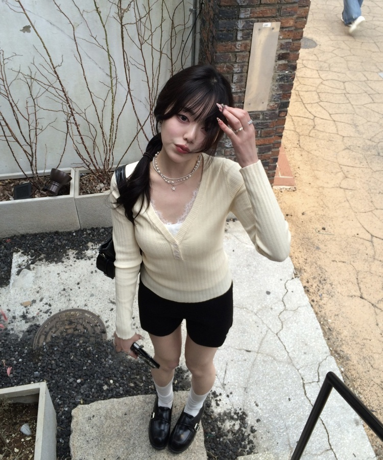 レースレイヤード Vネックニット BEIGE