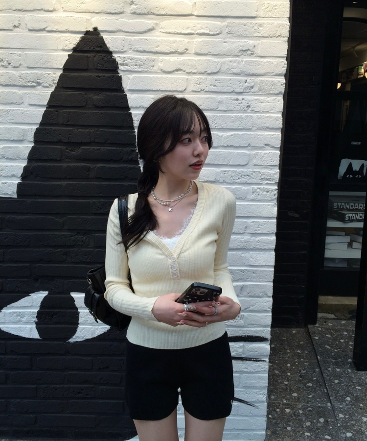 レースレイヤード Vネックニット BEIGE