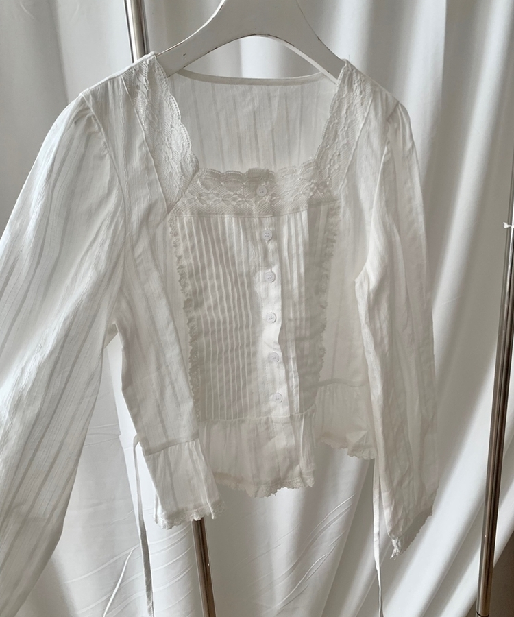 ムードスクエアネックフリルブラウス