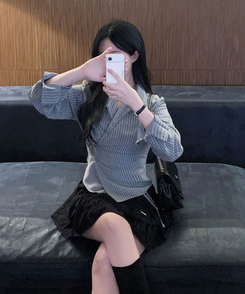 플래시 스웨이드 투버튼 스트라이프 슬림핏 랩 셔츠블라우스 블루