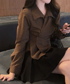 플래시 스웨이드 투버튼 스트라이프 슬림핏 랩 셔츠블라우스 브라운