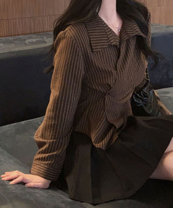 플래시 스웨이드 투버튼 스트라이프 슬림핏 랩 셔츠블라우스 브라운