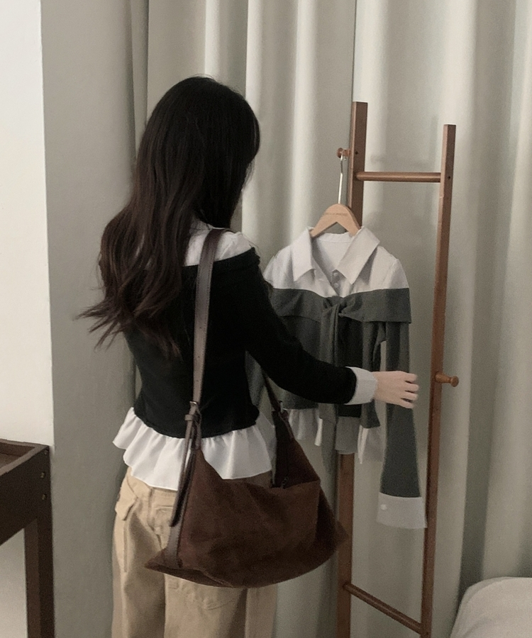 소울 타이리본 스트라이프 버튼 긴팔티셔츠 3color 블랙