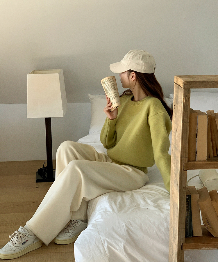 （ラウンドネック＆Vネック／好みに合わせて／9色展開／厚手でふんわり♥）2タイプ 長袖ニットトップス LIGHT OLIVE