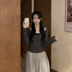 【SET】レイヤードストラップキャミソール＋スリム長袖Tシャツ CHARCOAL