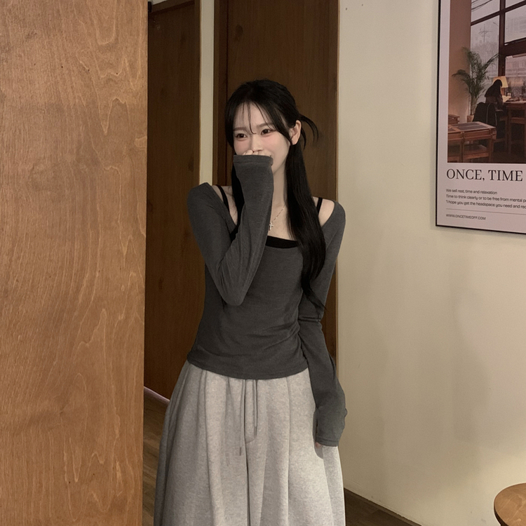 【SET】レイヤードストラップキャミソール＋スリム長袖Tシャツ CHARCOAL