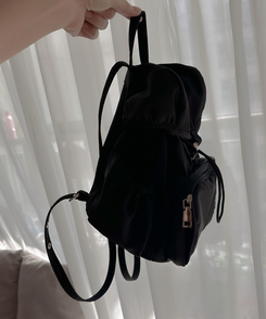 ナイロンバックルポケットバックパック