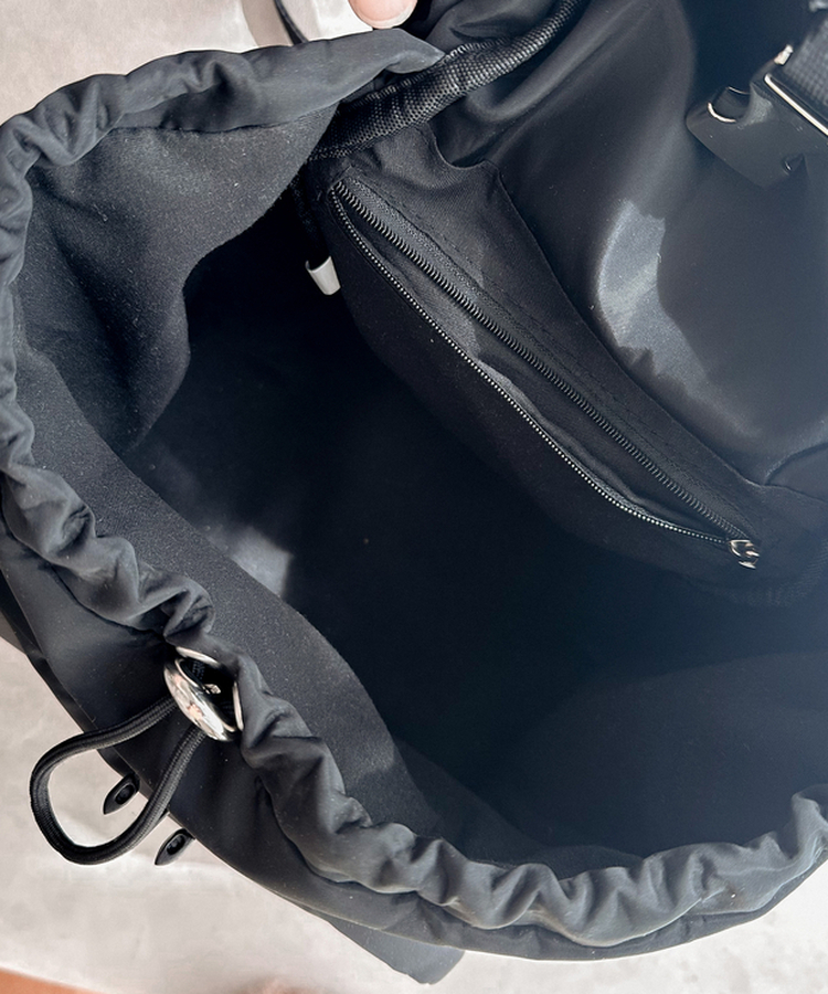 ナイロンバックルポケットバックパック