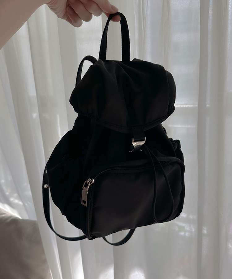 ナイロンバックルポケットバックパック