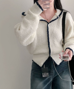 도로시 루즈핏 후드 크롭 니트 부클 가디건 아이보리