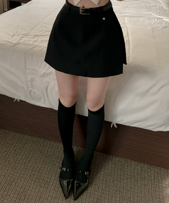 【ベルト付き】ペンダントスリットAラインミニスカート BLACK