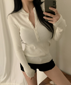 ボタンスリムフィットニット WHITE