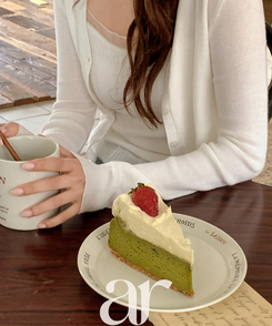 (カップ付きキャミ＋カーディガンSET／華奢フィット)   シアー リブ シャーリング カップ付きキャミ   ウール クロップド 長袖 カーディガン セット   IVORY