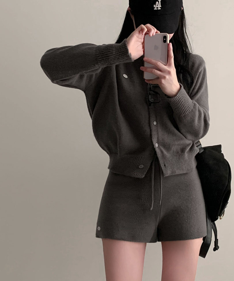 셀레나 팬던트 니트 가디건숏팬츠 투피스 세트 차콜