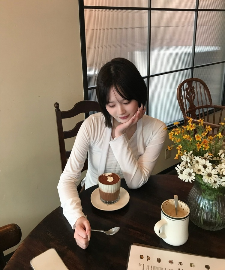 【타이 포함】셔링 리본 탑 화이트