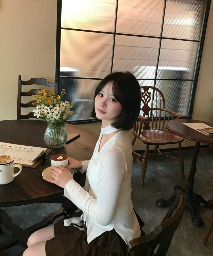 【타이 포함】셔링 리본 탑 화이트